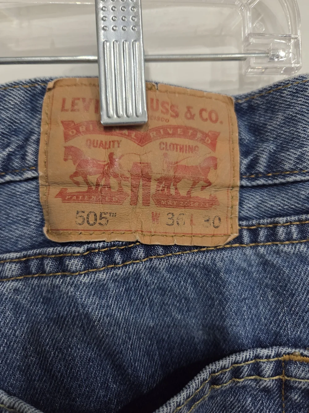 Levis Men's 505 Relaxed Fit Men's Jeans in Medium Blue Denim Size 36